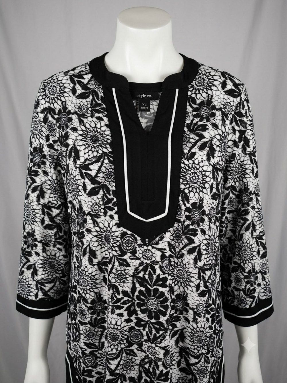 Style & Co. Black and White Floral Split-Neck Tunic XL Pre-owned